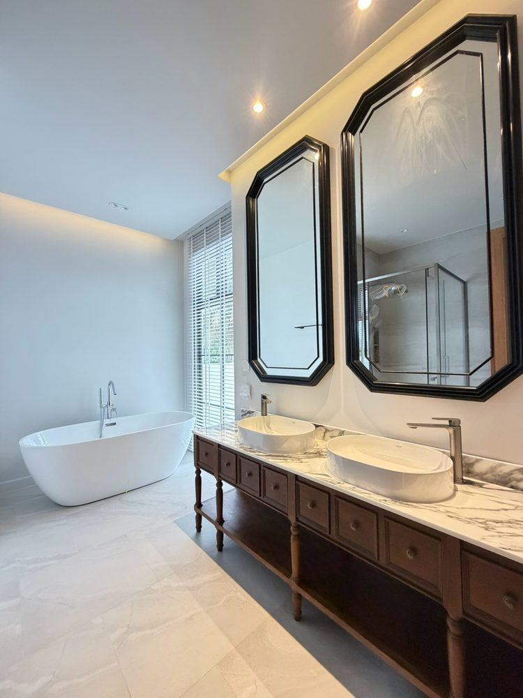 Bathroom with freestanding tub