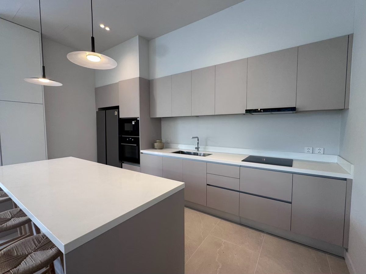 Kitchen with island