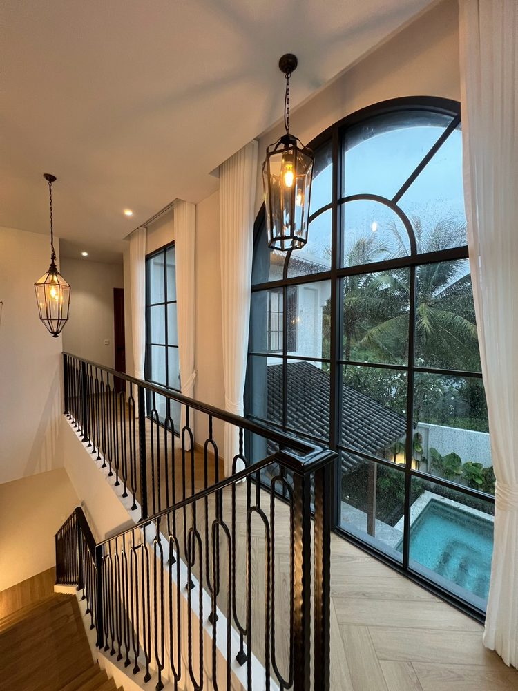 Stair and first-floor gallery